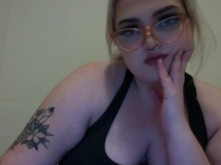 kikilewinsky on cam for live nude video chat