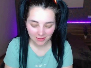 Kristi-Dee on cam for live nude video chat