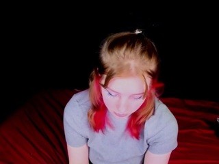 redqueeney on cam for live nude video chat