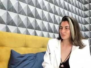 AdrianaGrange on cam for live nude video chat