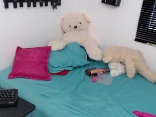 Emma-Vera on cam for live nude video chat