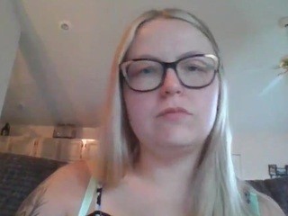 lilhunnybunnie on cam for live nude video chat