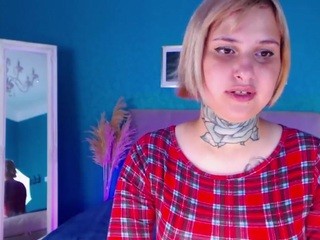 LilMissjuice on cam for live nude video chat