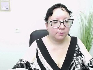 MissLilu on cam for live nude video chat
