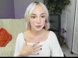 Aska-Laundley on cam for live nude video chat