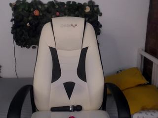 EmilyMiracle on cam for live nude video chat