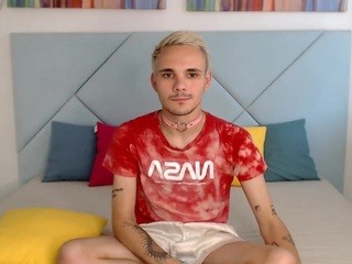 HenryyGrayy on cam for live nude video chat