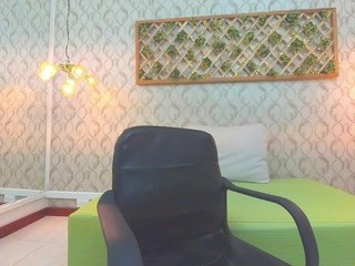 Julietta-Vince on cam for live nude video chat