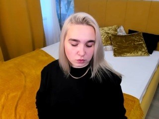 MiraOwen on cam for live nude video chat