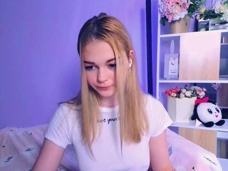 SnoowWhiteee on cam for live nude video chat