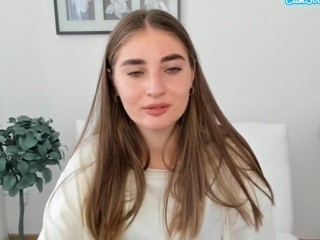Ur-Emi on cam for live nude video chat