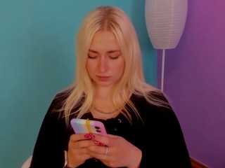 adeeell on cam for live nude video chat