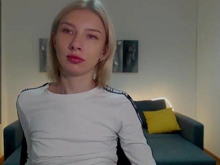 AliceYounsi on cam for live nude video chat