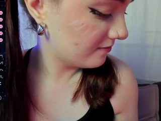 Alyssa-Scarlet Ohio senpai^^ on cam for live nude video chat