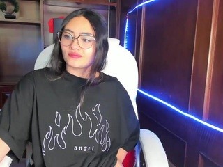 darlyn-17 on cam for live nude video chat