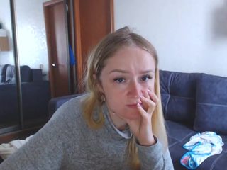 mollyhoneydew on cam for live nude video chat