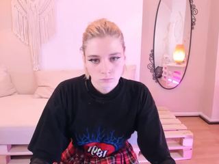 allietcat on cam for live nude video chat