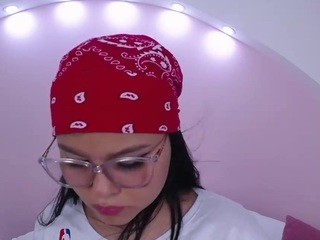 Chloe-Ihana on cam for live nude video chat