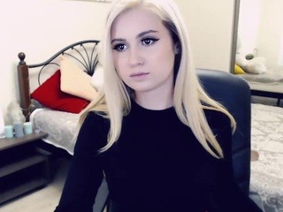 Hot-Mia on cam for live nude video chat