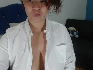 Isabella-showmilk on cam for live nude video chat