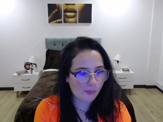 lady bee on cam for live nude video chat
