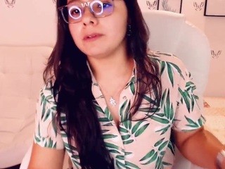 mia-daniels on cam for live nude video chat