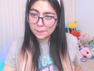 mylittle-sarah on cam for live nude video chat
