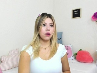 Valery Garcia (, ✿◡‿◡) on cam for live nude video chat