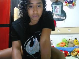 YohaTinelly on cam for live nude video chat