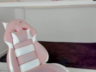 Bombshellll on cam for live nude video chat