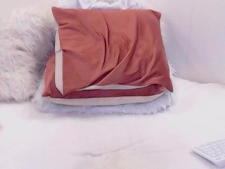 ♦, C Y N T H I A ♦ on cam for live nude video chat