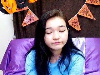 EluraMien on cam for live nude video chat