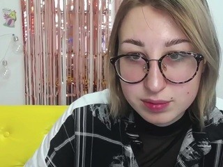 EmmaDeluri on cam for live nude video chat