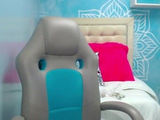 Juliet-Fox on cam for live nude video chat