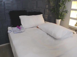 Keyllaa on cam for live nude video chat