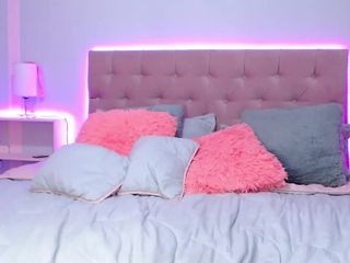 Layana-milf on cam for live nude video chat