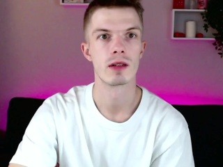 mmmWoah on cam for live nude video chat
