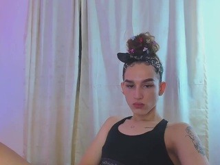 Luludoll-suckmyself on cam for live nude video chat