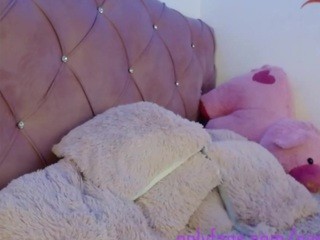 HoneeyBby on cam for live nude video chat