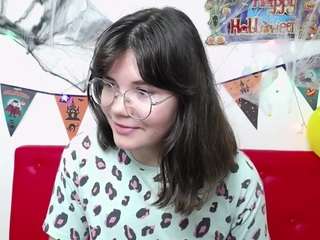 YaninaDrons on cam for live nude video chat
