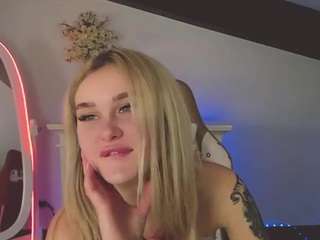 Ravenaa on cam for live nude video chat