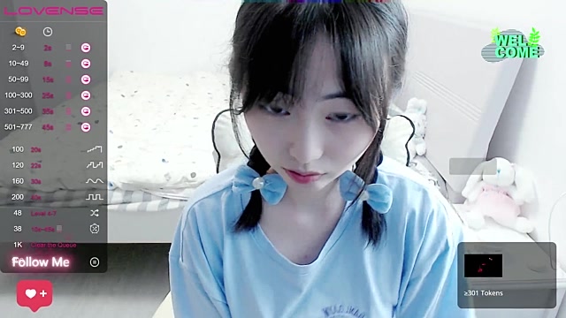 Hot-nini18 strip nude and chat in her virtual webcam room