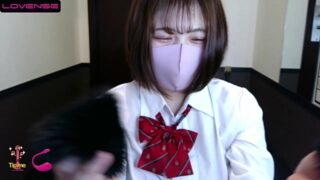 SUZU_ strip nude and chat in her virtual webcam room