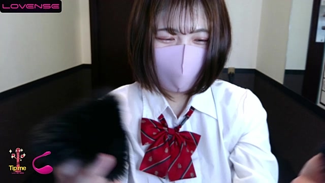 SUZU_ strip nude and chat in her virtual webcam room