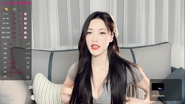 Uuxiaocai strip nude and chat in her virtual webcam room