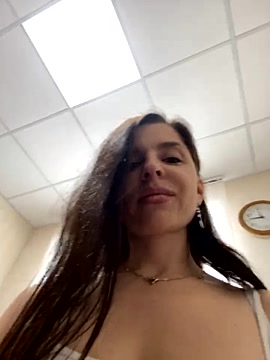 Crazy_barby strip nude and chat in her virtual webcam room