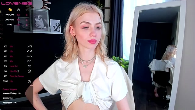 ElizabethMad strip nude and chat in her virtual webcam room
