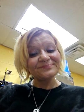 Lindzybella strip nude and chat in her virtual webcam room