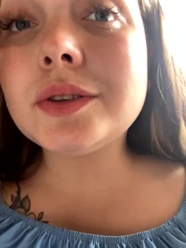 SofiaAdams strip nude and chat in her virtual webcam room