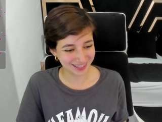 Chloepetite on cam for live nude video chat